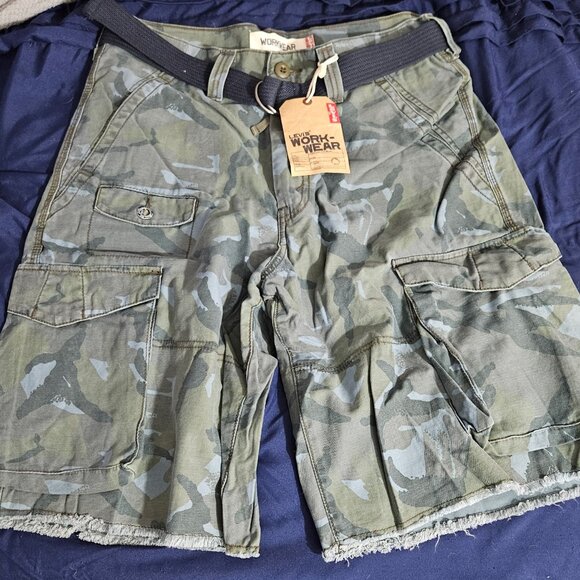 Levi's Shorts Men 33 Waist Green Camouflage Cargo Casual Real Tree Outdoors NWTT - Picture 2 of 2